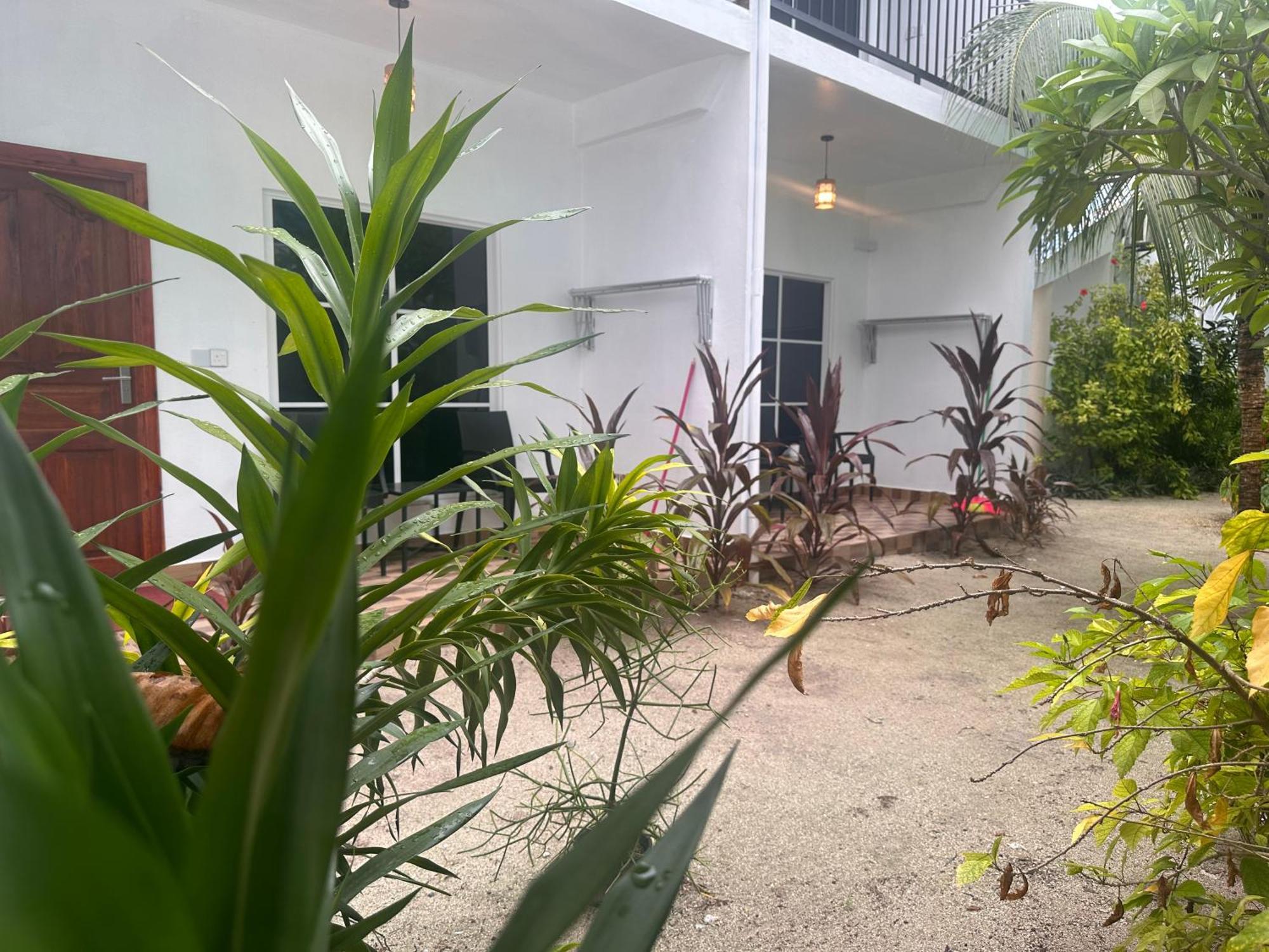 Thoddoo Island Life Hotel Exterior photo