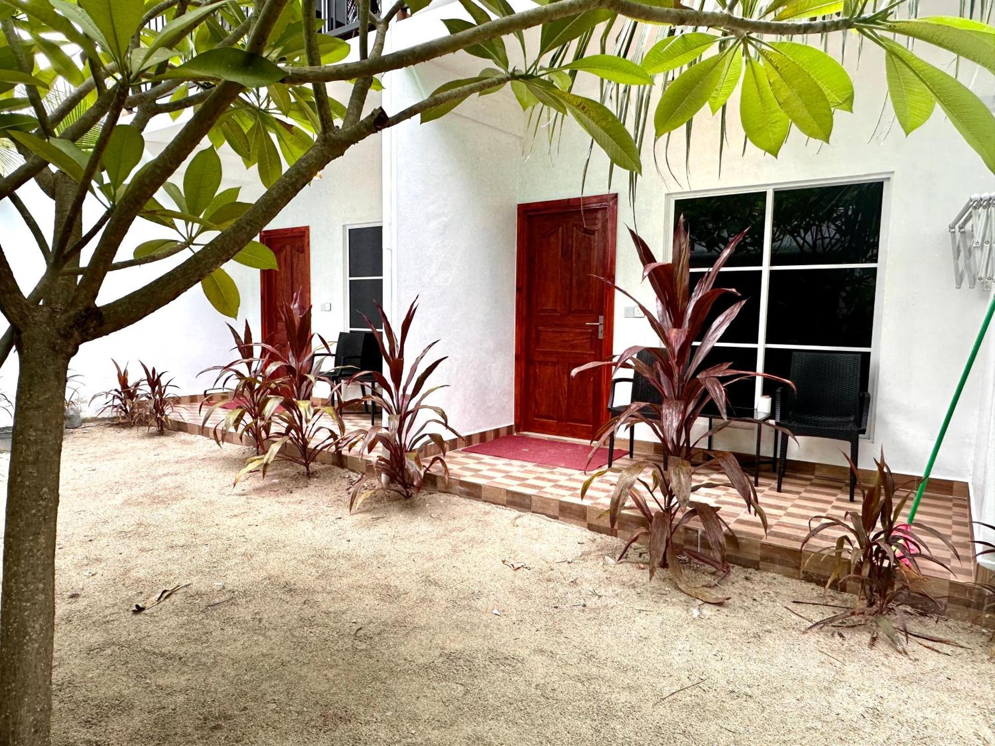 Thoddoo Island Life Hotel Exterior photo