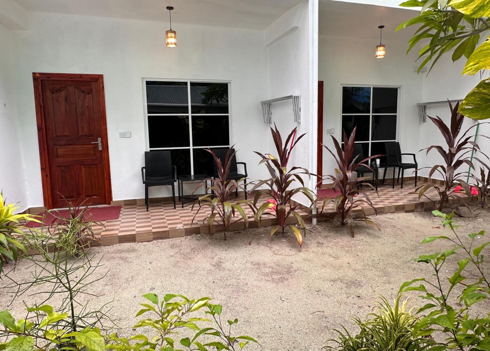 Thoddoo Island Life Hotel Exterior photo